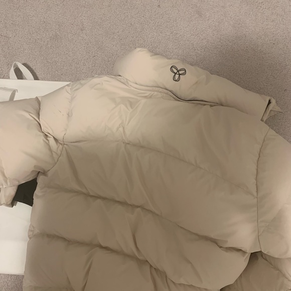 TNA SUPERPUFF OFF-WHITE SIZE L (but fits on a M) - Picture 7 of 7